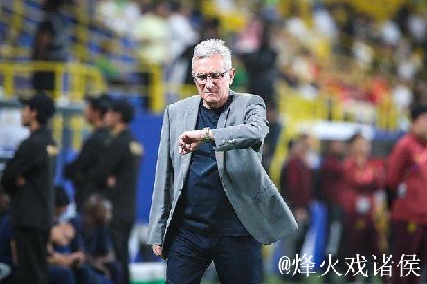 足协终止与国足主帅伊万合作 伊万回家抱孙子